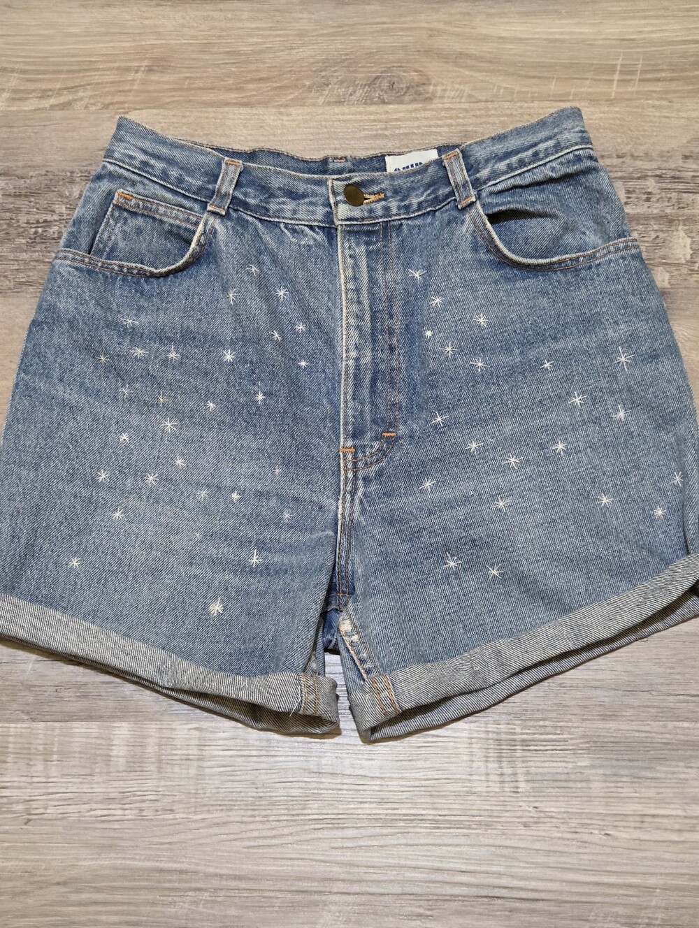 🛍90s Vintage Quips Denim Cutt Offs w. DIY Distress & Embroidery Womens 26